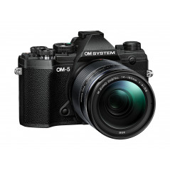 OM SYSTEM OM-5 z ob M.Zuiko Digital 14-150mm f/4.0-5.6 ED II
