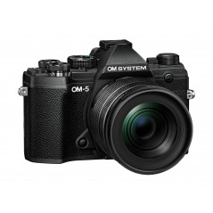 OM SYSTEM OM-5 z ob M.Zuiko Digital ED 12-45 mm f/4.0 PRO
