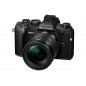 OM SYSTEM OM-5 z ob M.Zuiko Digital ED 12-45 mm f/4.0 PRO