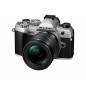 OM SYSTEM OM-5 z ob M.Zuiko Digital ED 12-45 mm f/4.0 PRO