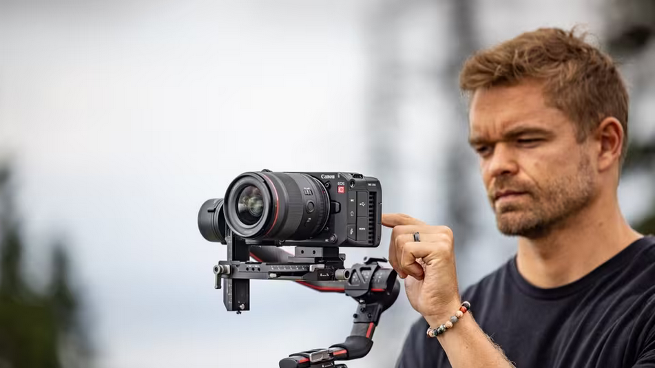 Smukła, ultrakompaktowa obudowa