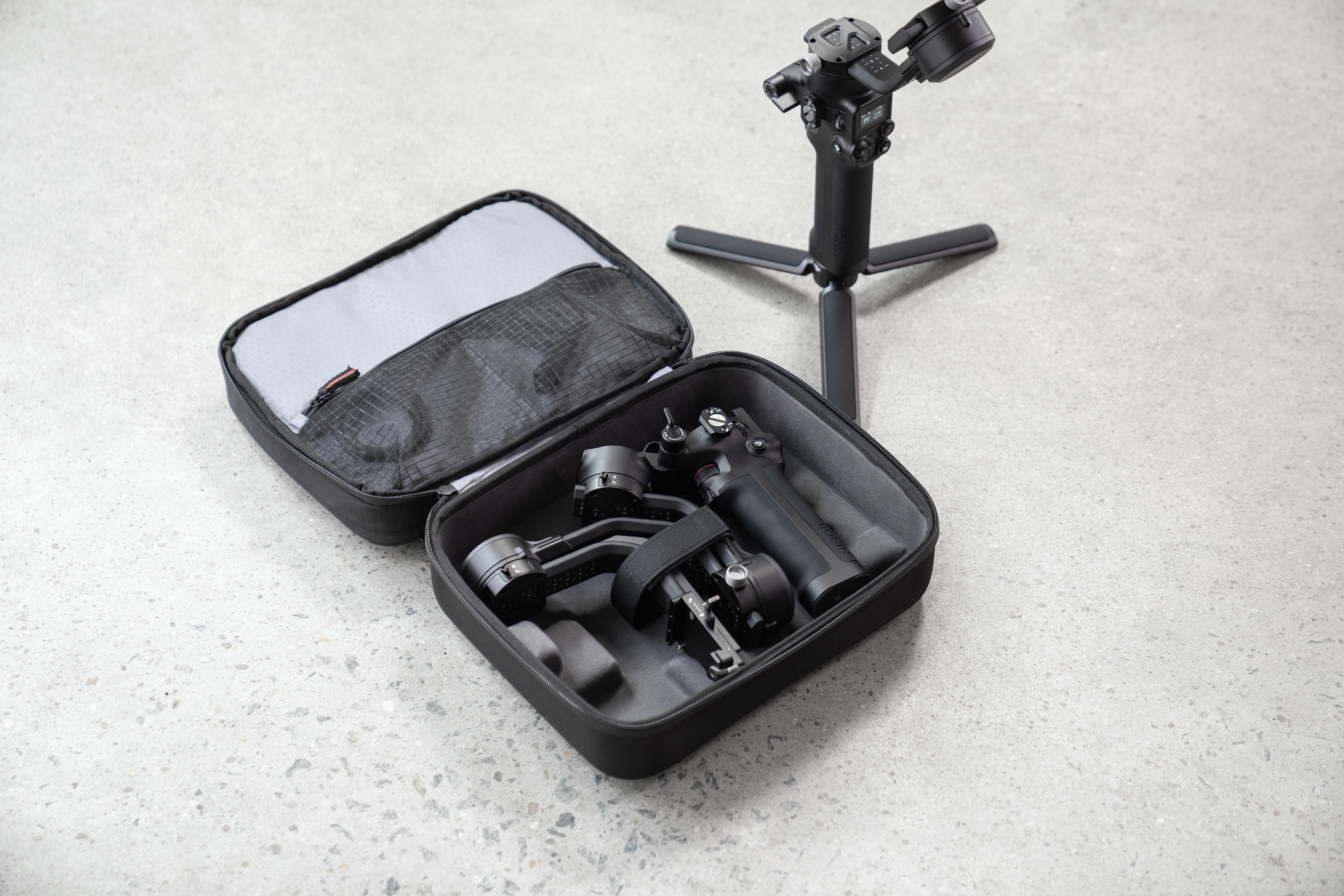 DJI RS 2_Dual Handle + Tethered Handle.jpg