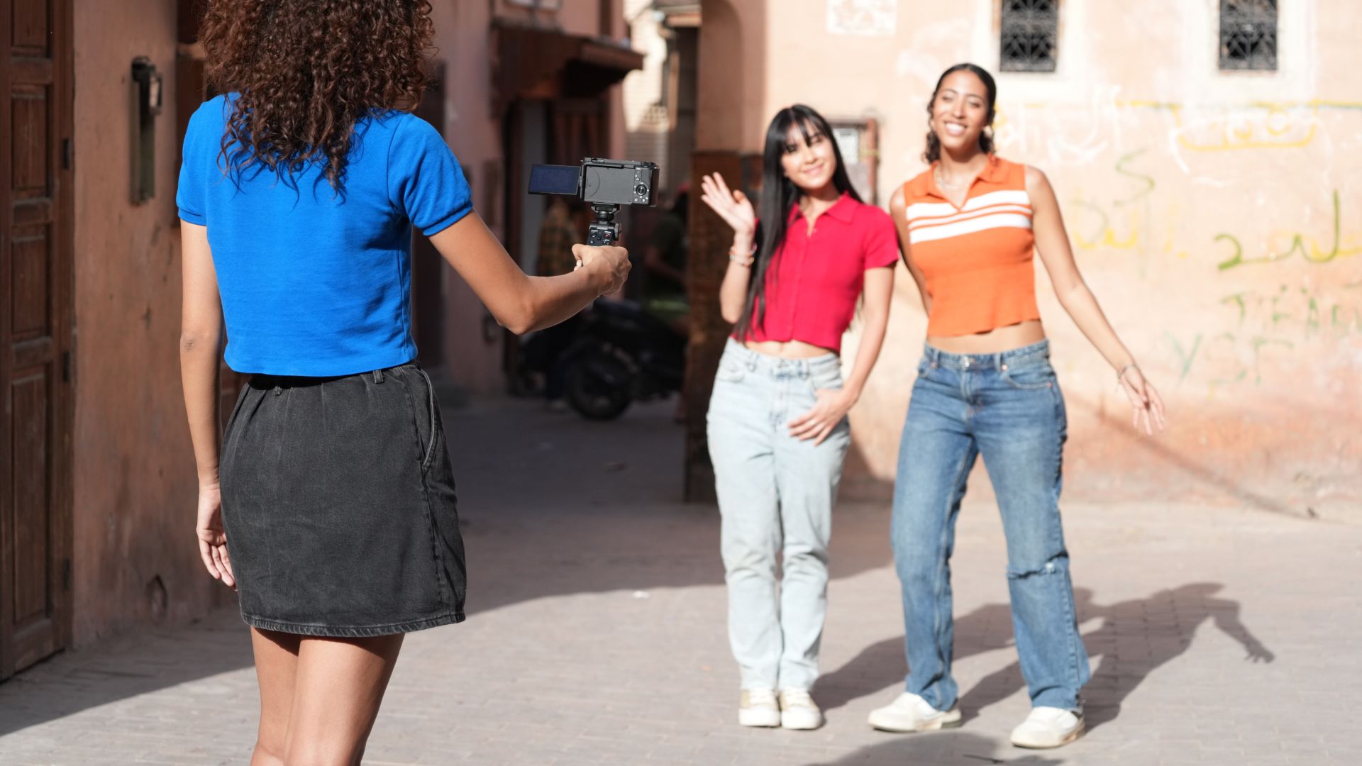 W zestawie z obiektywem SEL16-50 II